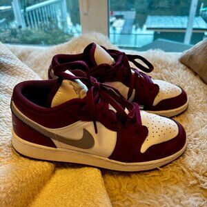 Air Jordan 1 Low GS Cherrywood Red Size Youth 5.5